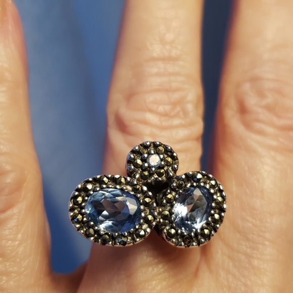 Sterling 925 Silver blue topaz and marcasite ring - Picture 2 of 6